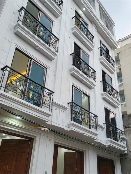 Bán Nhà 40m2- 5 tầng oto gần nhà gần Hồ Sen Đức Diễn phường Phú Diễn TP Hà Nội 8 tỷ