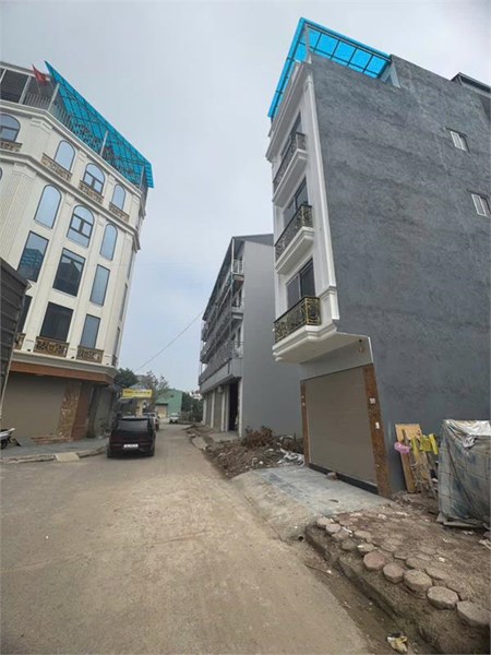 Nhà 42m2 xây 5 tầng THANG MÁY 5 ngủ tại khu 3.74 đất dich vụ Di Trạch đường 3.5 giá hơn 11 tỷ